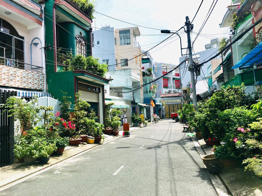 Bán nhà 2 lầu Đường 10m khu Cư Xá Phú Lâm C - 4.5x20m